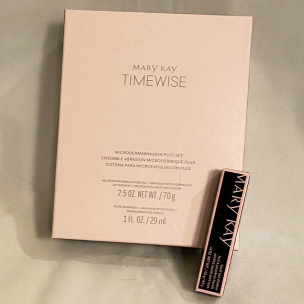 NIB - Mary Kay Microdermabrasion Plus Set & Eye Shadow
